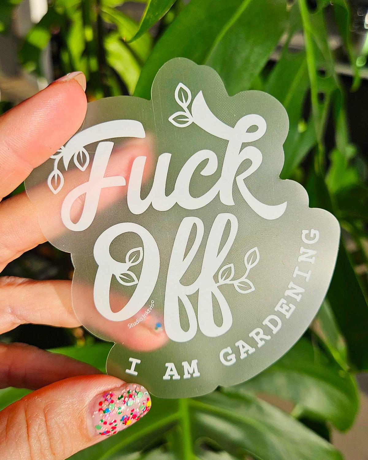 Transparante Sticker FUCK OFF I am gardening mat wit-Stickers-Txt-Studio Inktvis