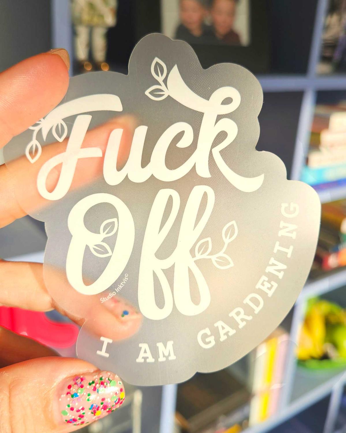 Transparante Sticker FUCK OFF I am gardening mat wit-Stickers-Txt-Studio Inktvis