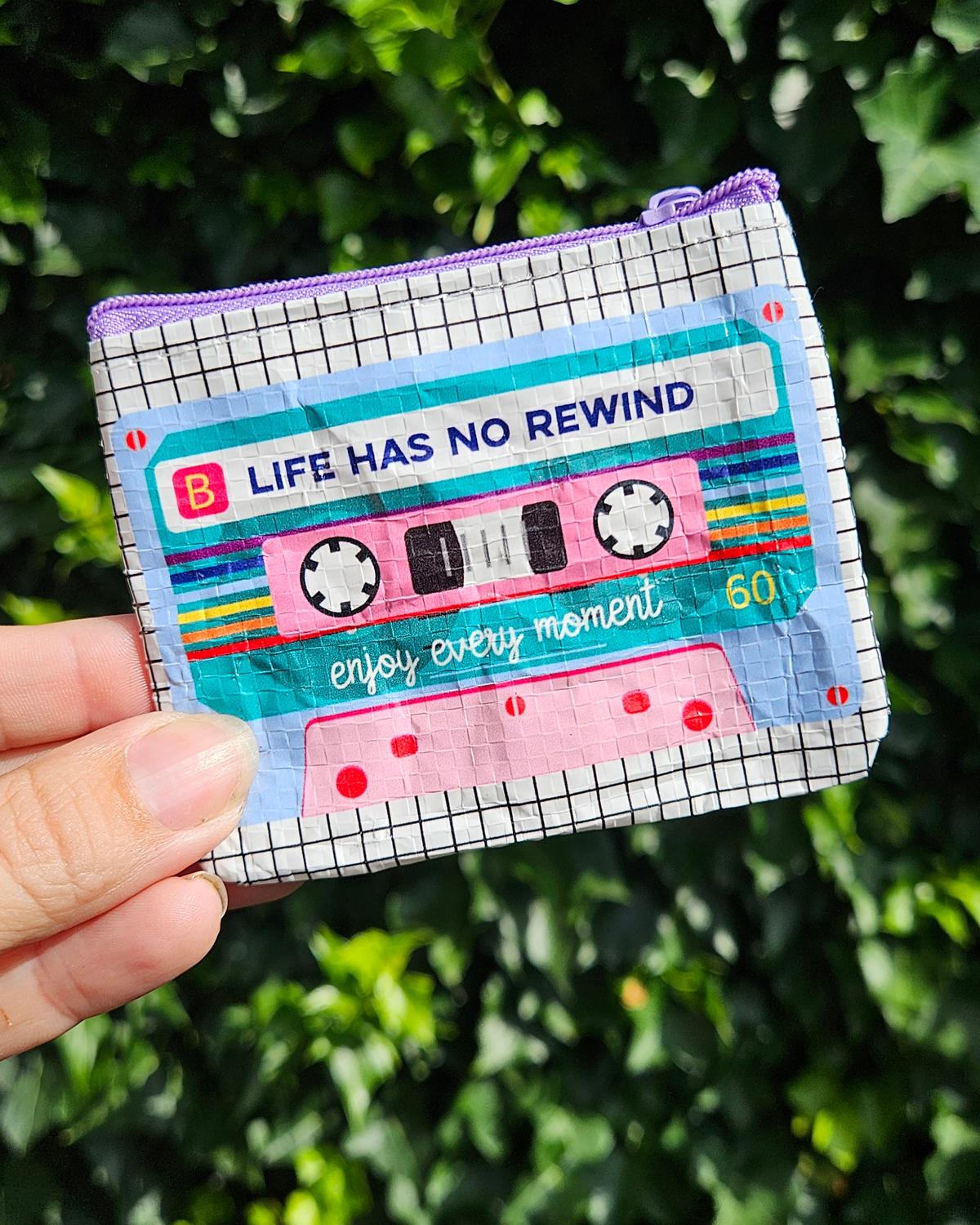 Mini portemonnee Cassettebandje Life has no rewind van gerecycled plastic-Portemonnee-Txt-Studio Inktvis