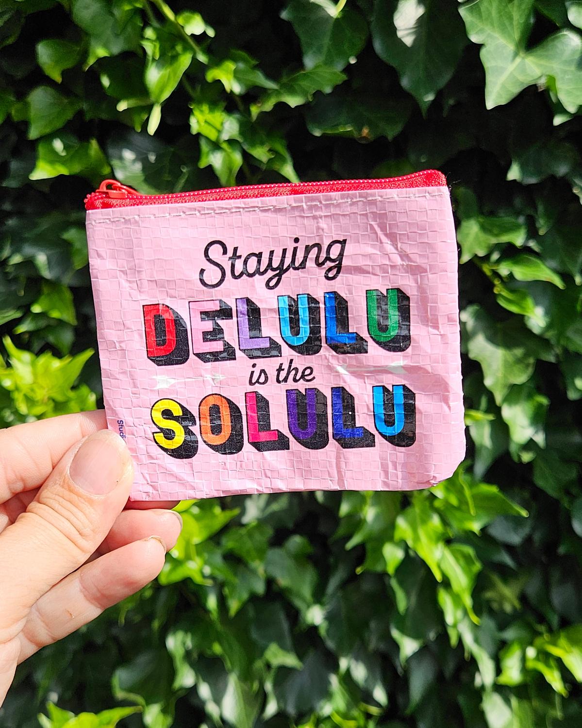 Mini portemonnee Coin purse Staying DELULU van gerecycled plastic-Portemonnee-Txt-Studio Inktvis