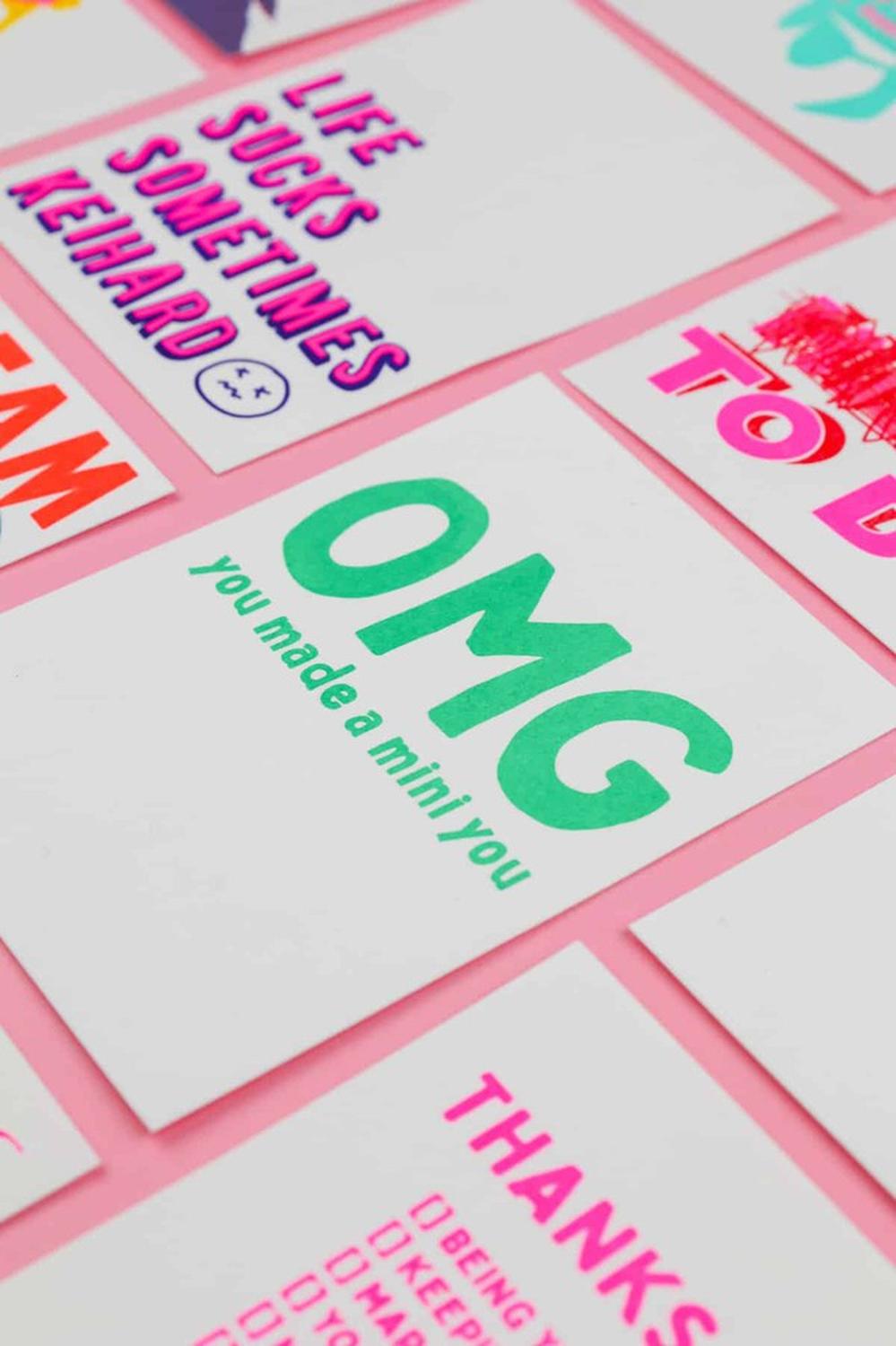 Riso print Omg you made a mini you groen-Ansichtkaarten-Fun Riso-Studio Inktvis