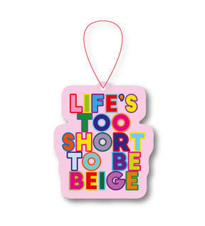 Kleurrijke Life's too short to be beige geurhanger met rode ophanglus.