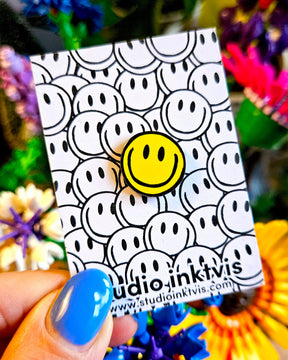 Smiley_pin_geel_Studio_Inktvis