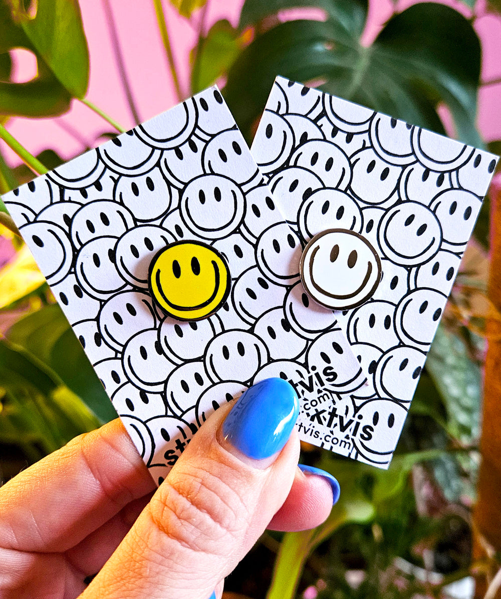 Sticker Smiley Pin Smiley pin white - spread joy with a cute smiley lapel pin – Studio Inktvis
