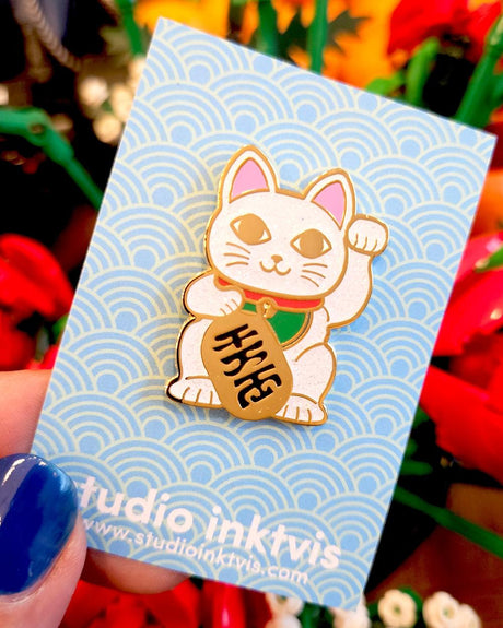 Pin Maneki Neko wit gelukskat-Pins-Fun-Studio Inktvis
