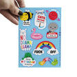 Hand houdt een stickervel met 11 brutale, kleurrijke cartoonfiguren, waaronder een lama, bij en regenboog, op een blauw raster.