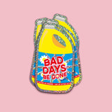 Holografische glittersticker in de vorm van een gele bleekfles met de tekst Bad Days Be Gone op een roze achtergrond.