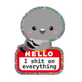 Grijze duif glittersticker met rode "HELLO I shit on everything" naamtag.