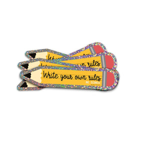 Holografische glitter sticker in de vorm van een geel potlood met de tekst Write your own rules.