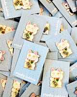 Pin Maneki Neko wit gelukskat-Pins-Fun-Studio Inktvis